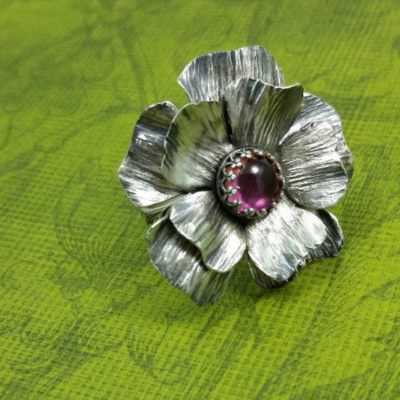 Take a journey to a summer cottage, gracefully adorned with climbing roses, clematis and wisteria. Invoke a feeling of warmth and tranquility with this sterling silver and pink sapphire COTTAGE ROSE Ring.