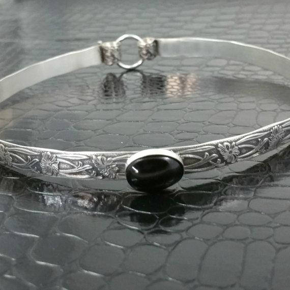 Hand crafted in the floral pattern Soft and Sweet, this artisan collar is hand crafted in sterling silver with a Black Onyx cabochon hand set into a sterling silver bezel. 